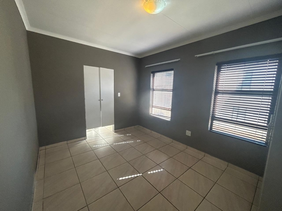 To Let 2 Bedroom Property for Rent in Groblerpark Gauteng