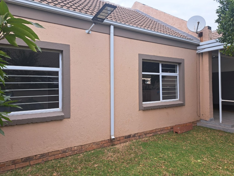 2 Bedroom Property for Sale in Annlin Gauteng