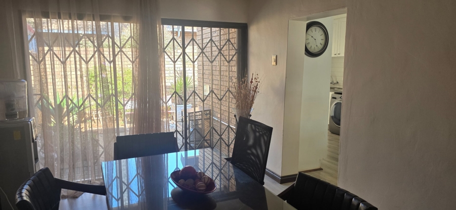 2 Bedroom Property for Sale in Magalieskruin Gauteng