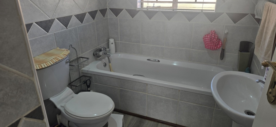 2 Bedroom Property for Sale in Magalieskruin Gauteng
