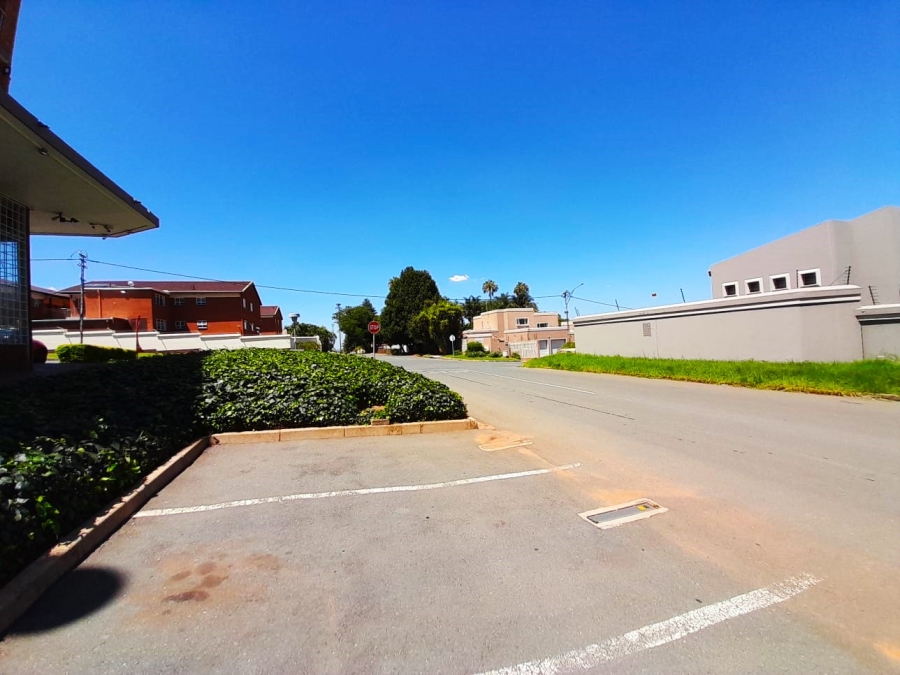  Bedroom Property for Sale in Northcliff Gauteng