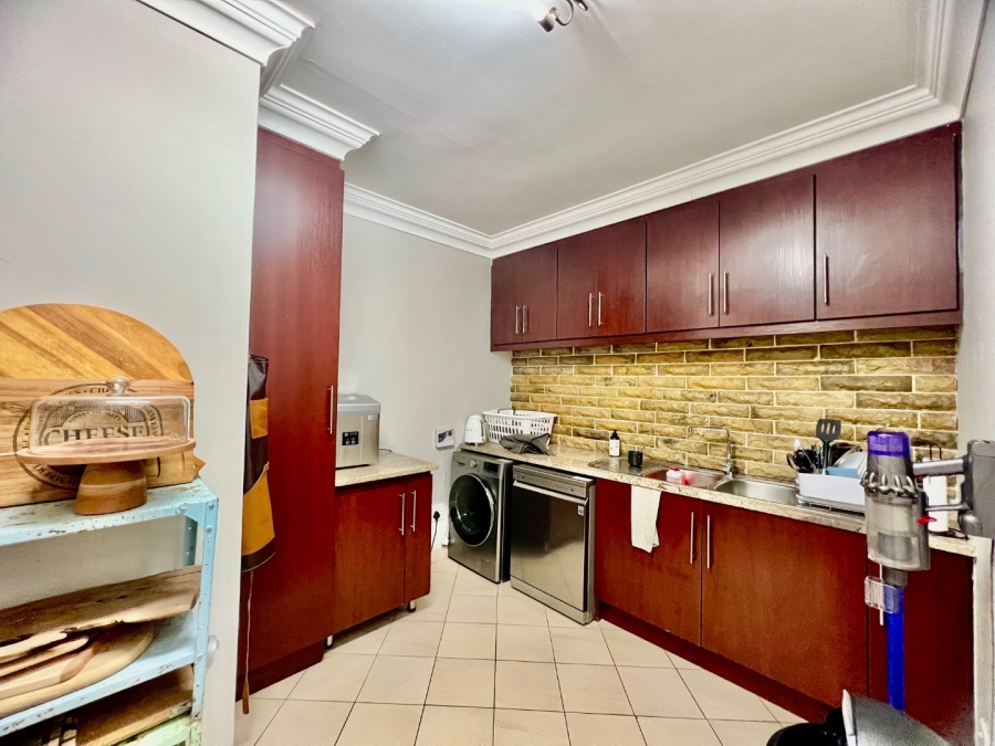 To Let 5 Bedroom Property for Rent in Silver Lakes Golf Estate Gauteng