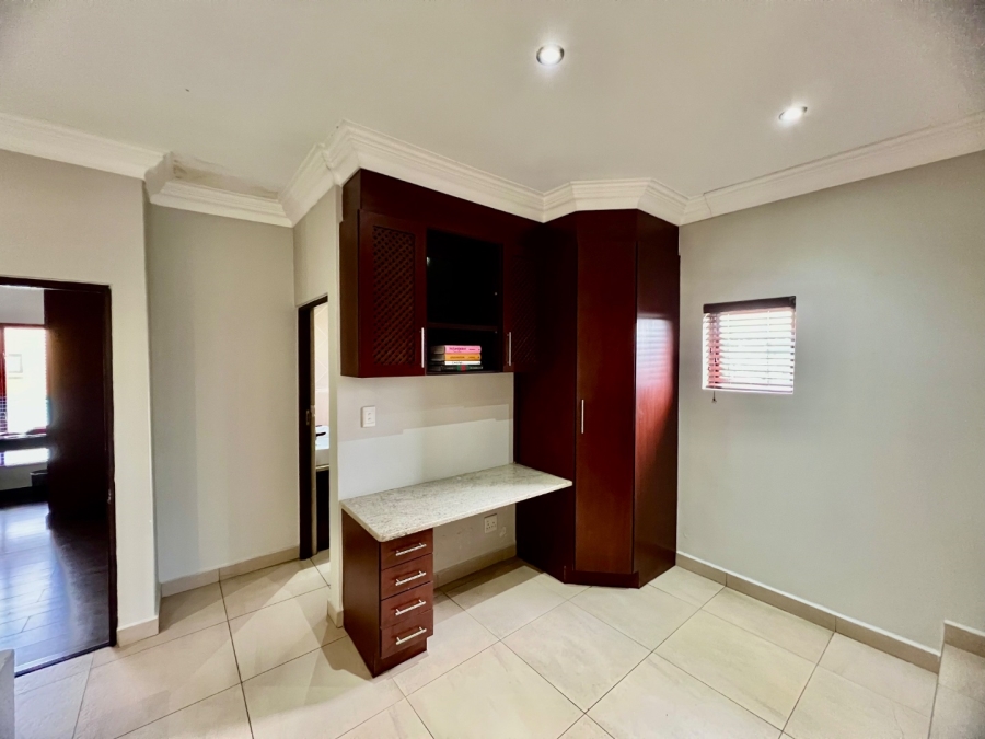 To Let 5 Bedroom Property for Rent in Silver Lakes Golf Estate Gauteng