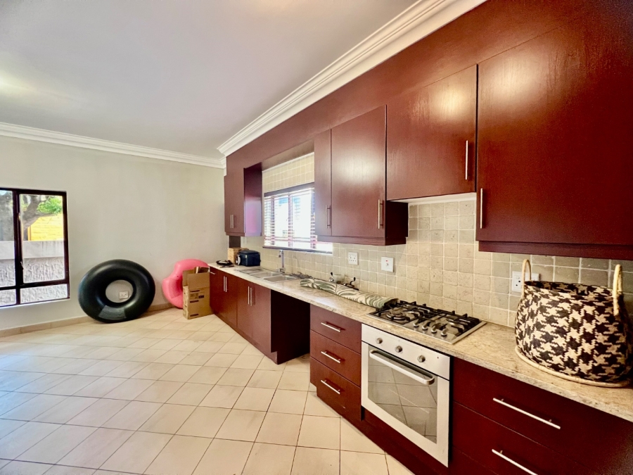To Let 5 Bedroom Property for Rent in Silver Lakes Golf Estate Gauteng