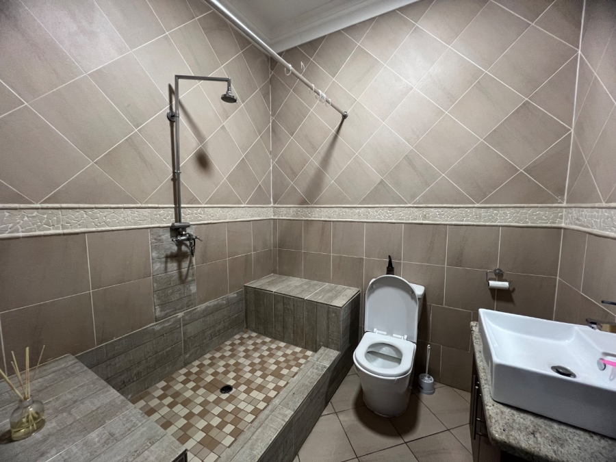 To Let 5 Bedroom Property for Rent in Silver Lakes Golf Estate Gauteng
