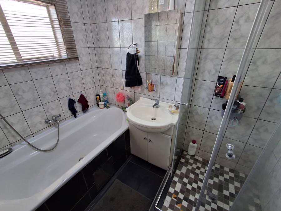 2 Bedroom Property for Sale in Marlands Gauteng