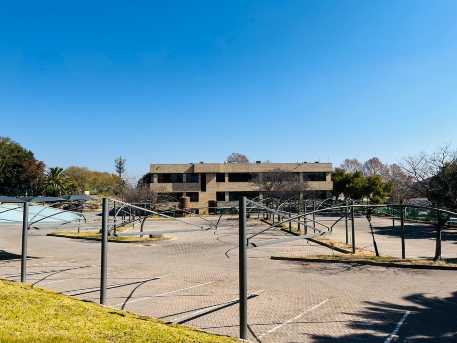  Bedroom Property for Sale in Woodmead Gauteng