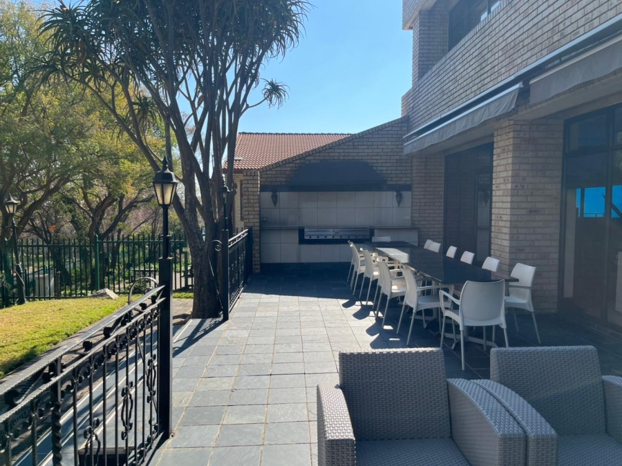  Bedroom Property for Sale in Woodmead Gauteng