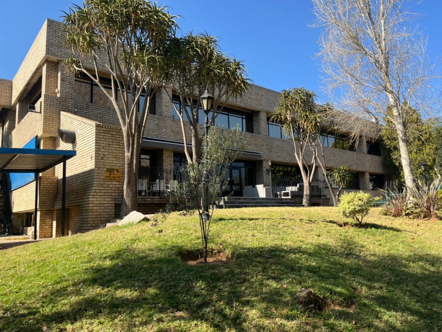  Bedroom Property for Sale in Woodmead Gauteng