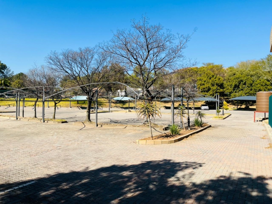  Bedroom Property for Sale in Woodmead Gauteng