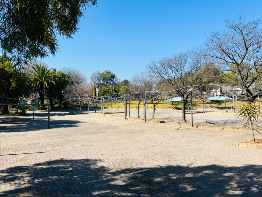  Bedroom Property for Sale in Woodmead Gauteng