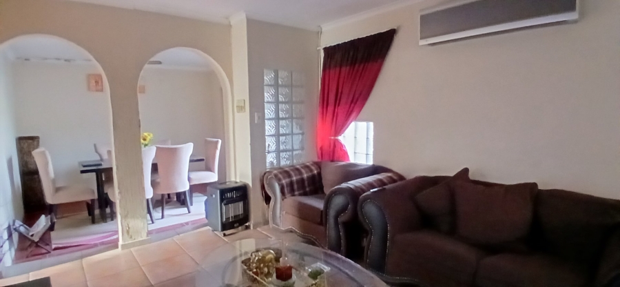 To Let 4 Bedroom Property for Rent in Heuweloord Gauteng