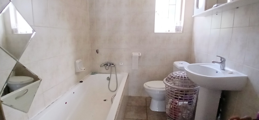 To Let 4 Bedroom Property for Rent in Heuweloord Gauteng