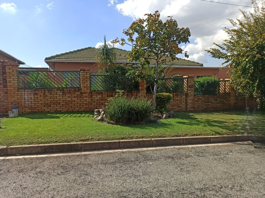 3 Bedroom Property for Sale in Symhurst Gauteng
