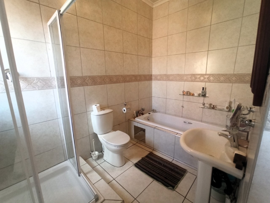 3 Bedroom Property for Sale in Symhurst Gauteng