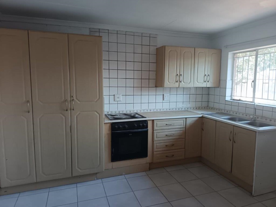  Bedroom Property for Sale in Lindhaven Gauteng