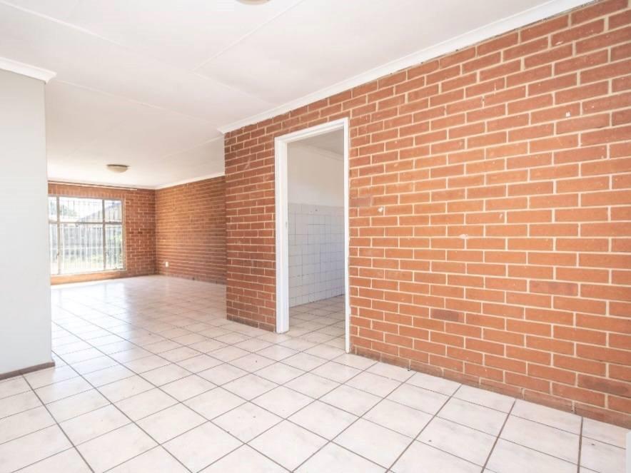  Bedroom Property for Sale in Lindhaven Gauteng