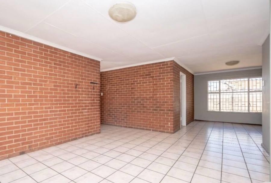  Bedroom Property for Sale in Lindhaven Gauteng