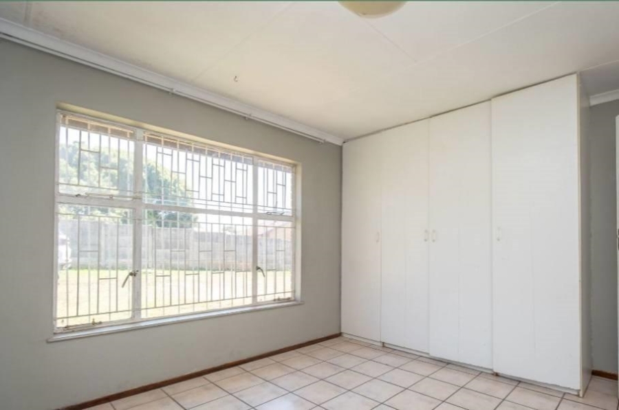  Bedroom Property for Sale in Lindhaven Gauteng