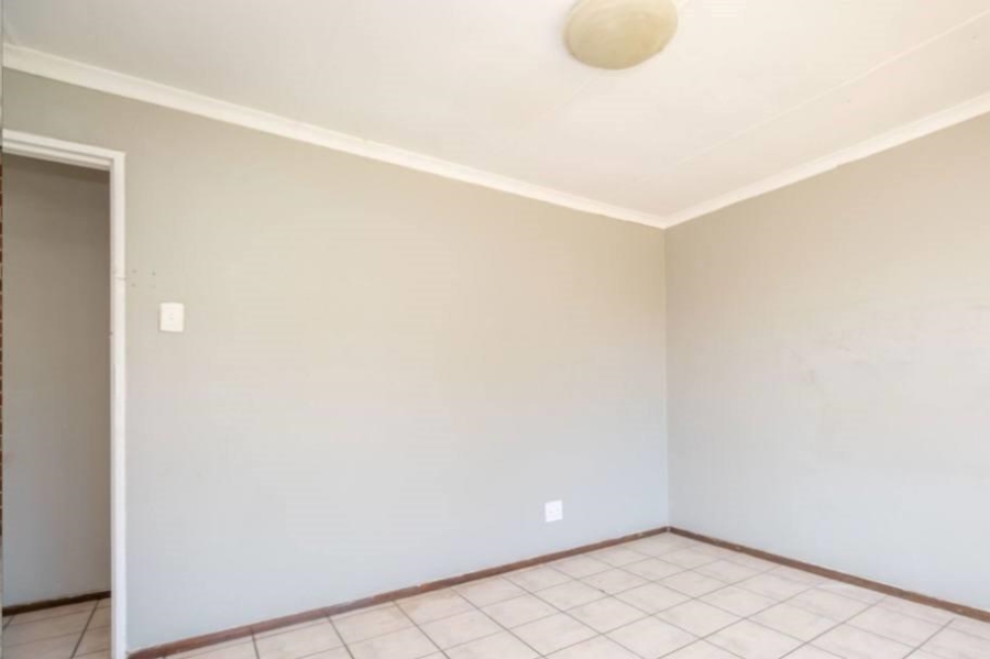  Bedroom Property for Sale in Lindhaven Gauteng