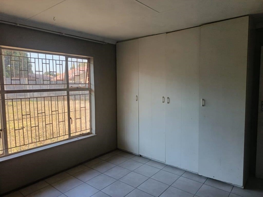  Bedroom Property for Sale in Lindhaven Gauteng