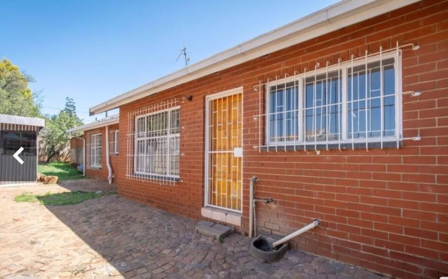  Bedroom Property for Sale in Lindhaven Gauteng