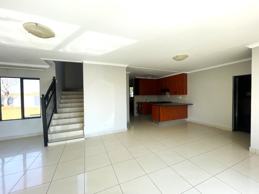 To Let 3 Bedroom Property for Rent in Thatchfield Close Gauteng