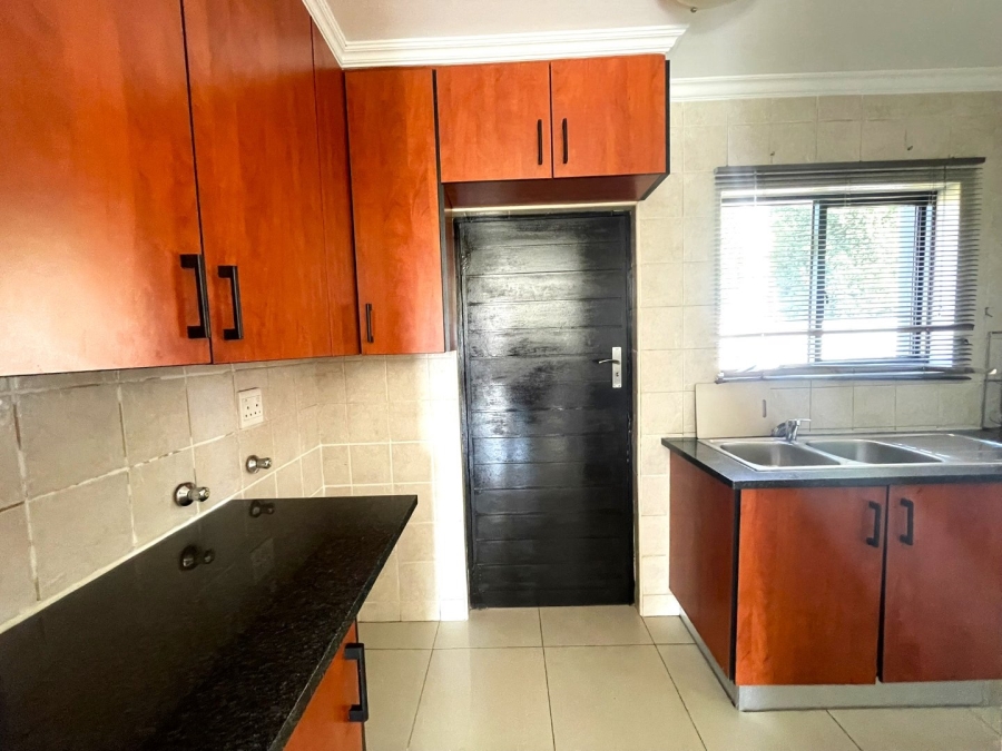 To Let 3 Bedroom Property for Rent in Thatchfield Close Gauteng