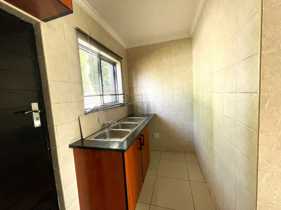 To Let 3 Bedroom Property for Rent in Thatchfield Close Gauteng