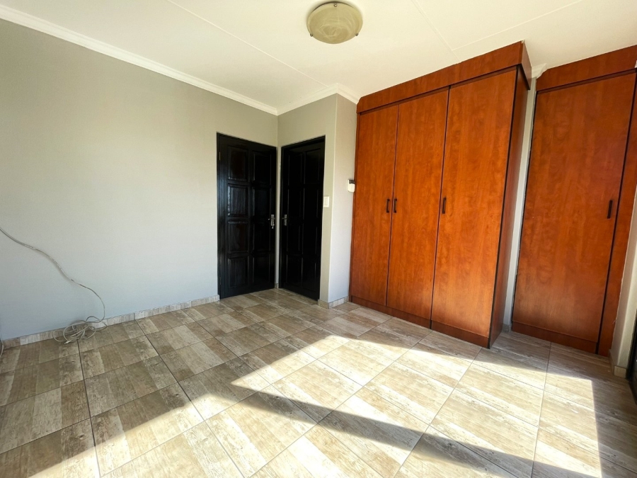 To Let 3 Bedroom Property for Rent in Thatchfield Close Gauteng