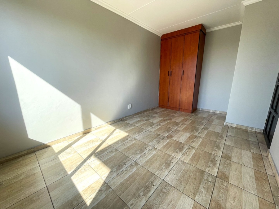 To Let 3 Bedroom Property for Rent in Thatchfield Close Gauteng