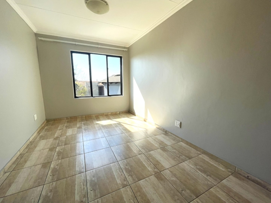 To Let 3 Bedroom Property for Rent in Thatchfield Close Gauteng