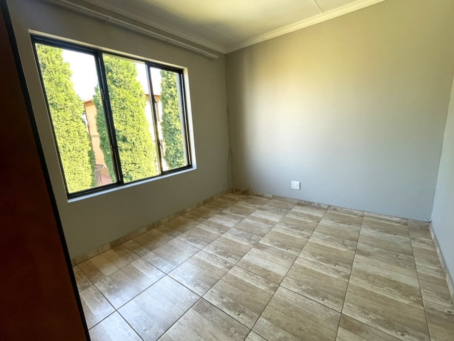 To Let 3 Bedroom Property for Rent in Thatchfield Close Gauteng