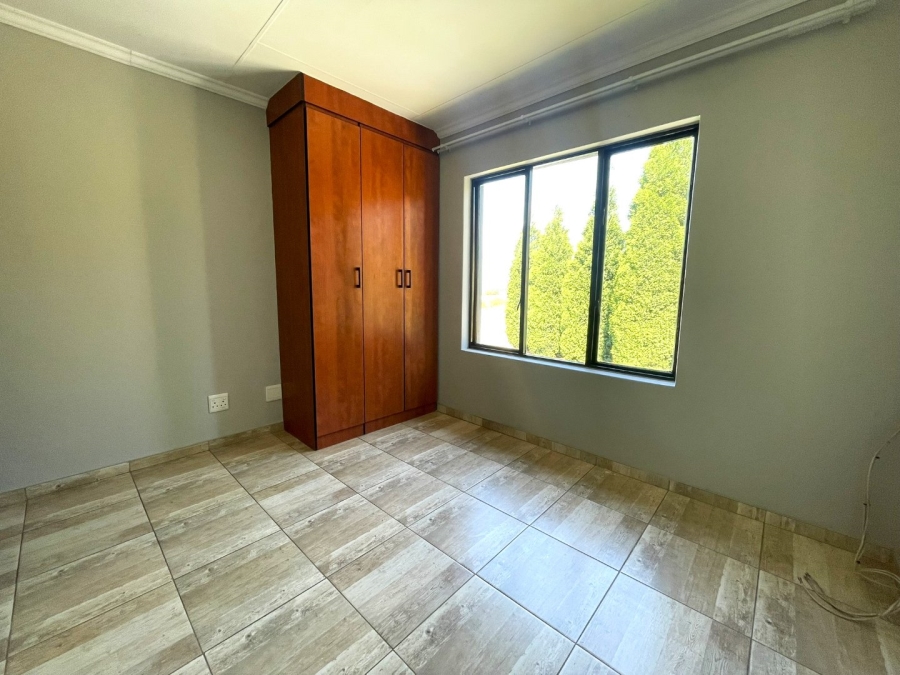 To Let 3 Bedroom Property for Rent in Thatchfield Close Gauteng