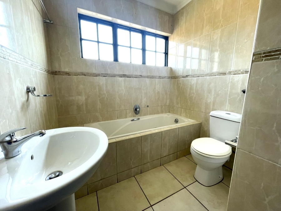 To Let 3 Bedroom Property for Rent in Thatchfield Close Gauteng