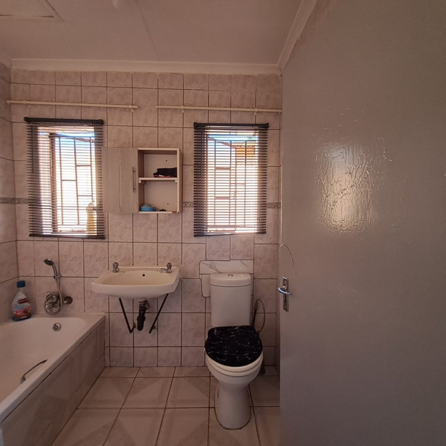 2 Bedroom Property for Sale in The Orchards Gauteng