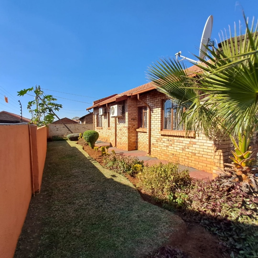 2 Bedroom Property for Sale in The Orchards Gauteng