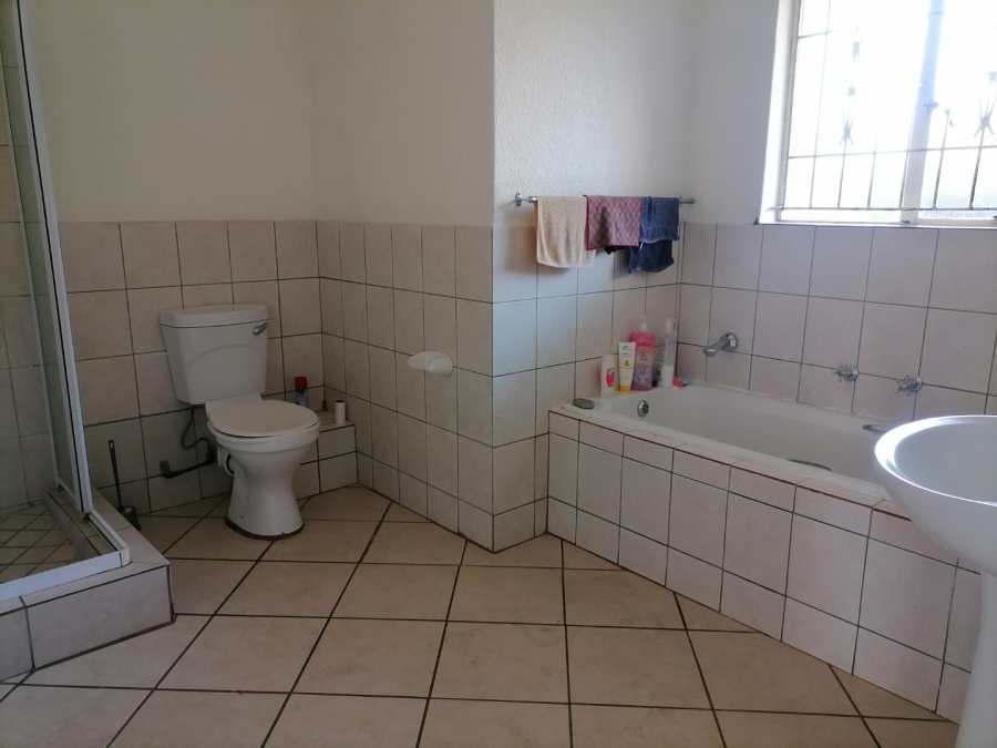 2 Bedroom Property for Sale in Willowbrook Gauteng