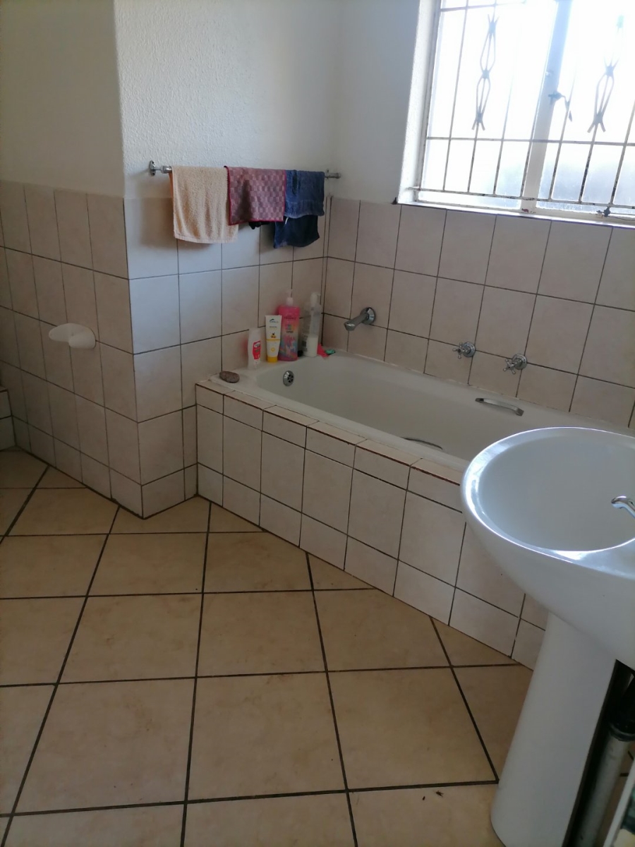 2 Bedroom Property for Sale in Willowbrook Gauteng