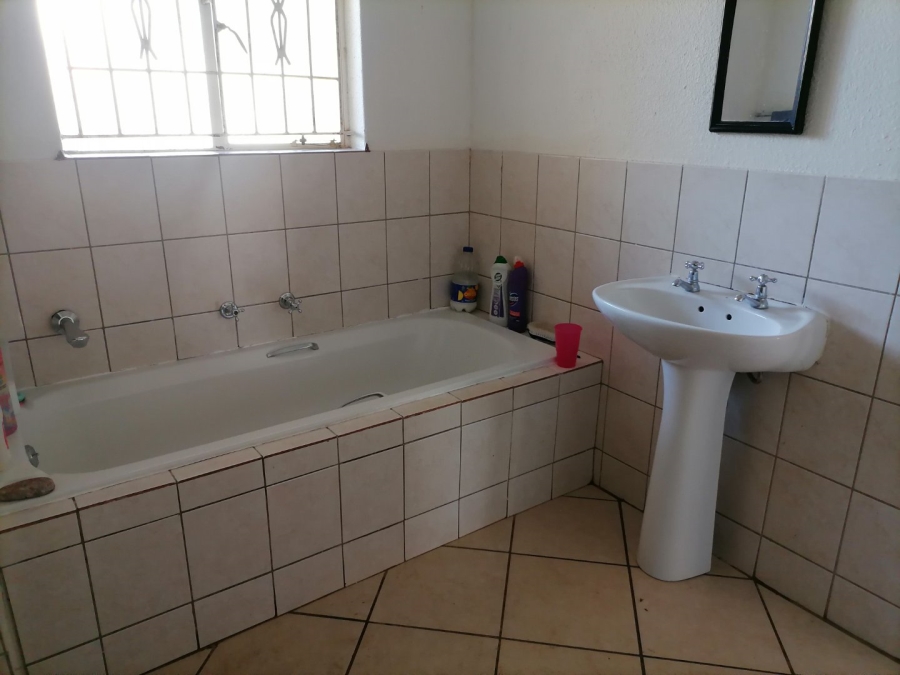 2 Bedroom Property for Sale in Willowbrook Gauteng
