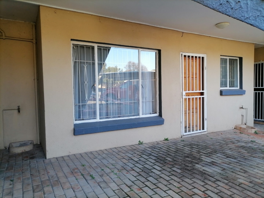2 Bedroom Property for Sale in Willowbrook Gauteng