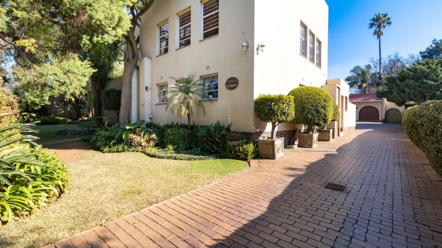 5 Bedroom Property for Sale in Van Riebeeck Park Gauteng
