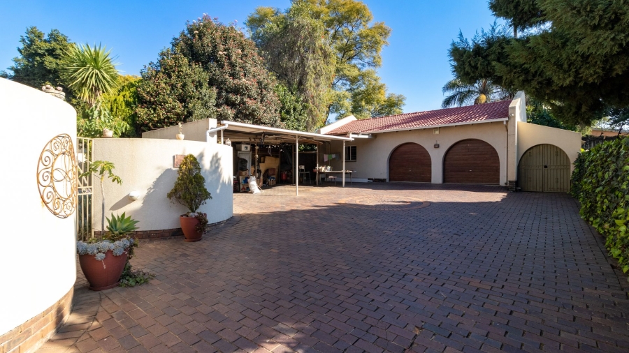 5 Bedroom Property for Sale in Van Riebeeck Park Gauteng
