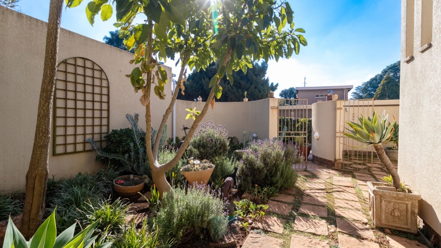 5 Bedroom Property for Sale in Van Riebeeck Park Gauteng
