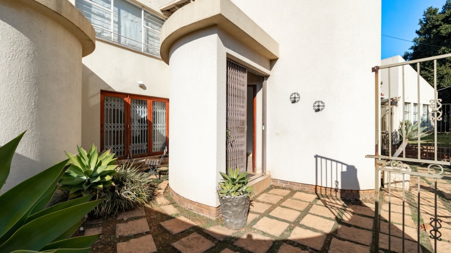 5 Bedroom Property for Sale in Van Riebeeck Park Gauteng