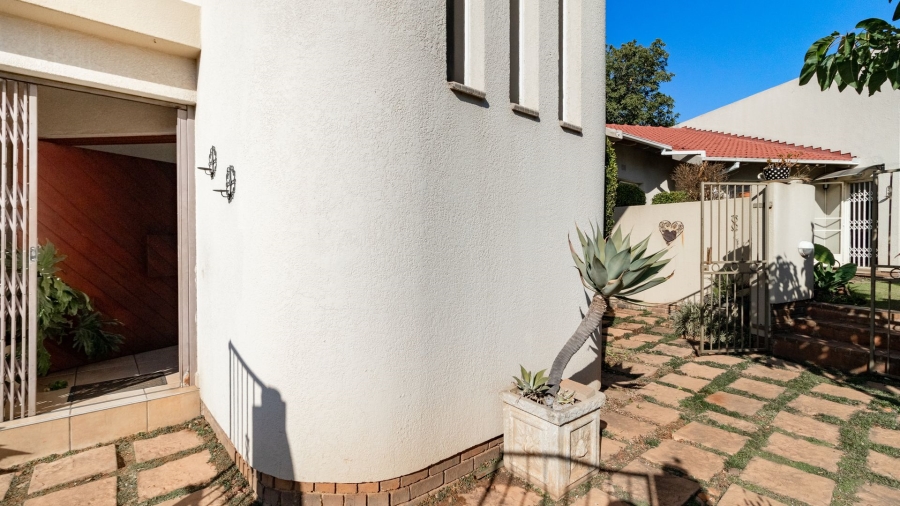5 Bedroom Property for Sale in Van Riebeeck Park Gauteng