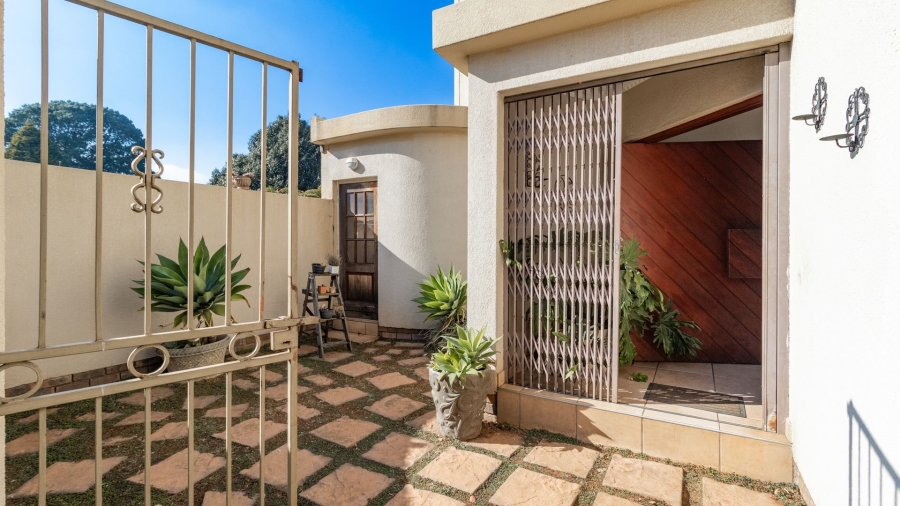5 Bedroom Property for Sale in Van Riebeeck Park Gauteng
