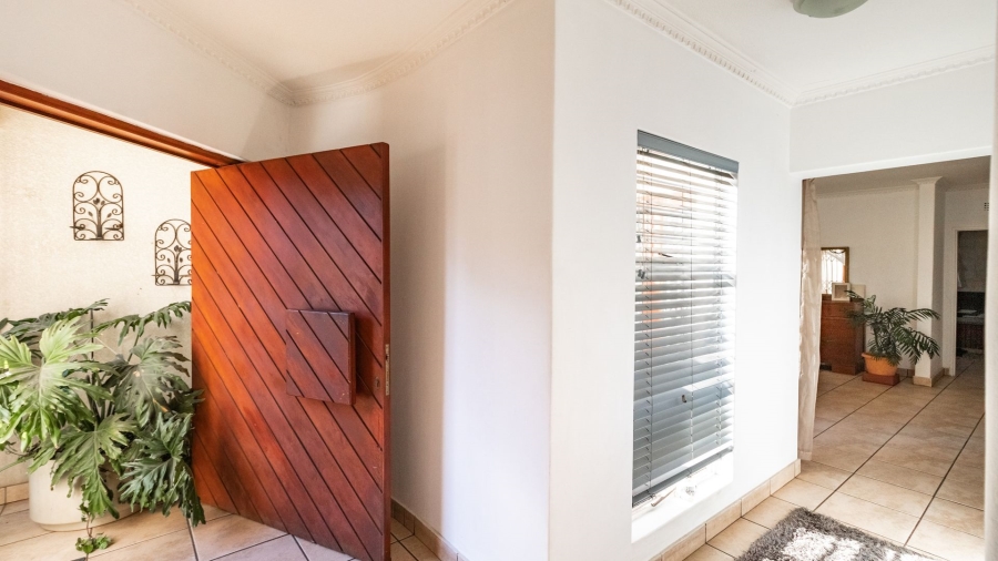 5 Bedroom Property for Sale in Van Riebeeck Park Gauteng