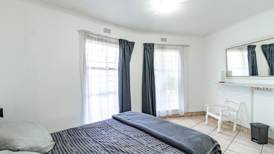 5 Bedroom Property for Sale in Van Riebeeck Park Gauteng