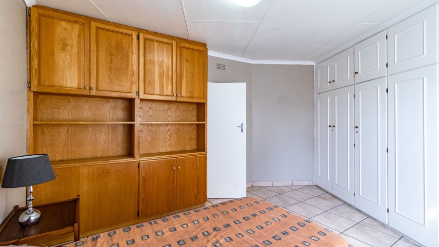 5 Bedroom Property for Sale in Van Riebeeck Park Gauteng